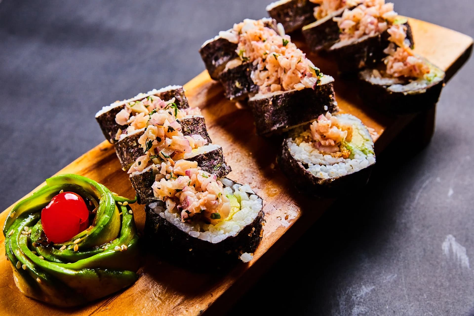 Rolls con ceviche de nuestra cocina